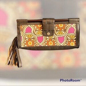 Relic hand clutch purse